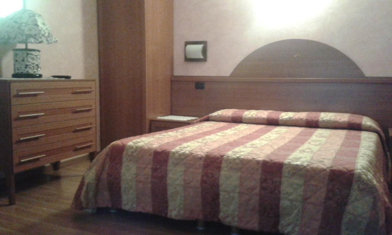 Hotel Cristallo Черрето-Лаги Номер фото