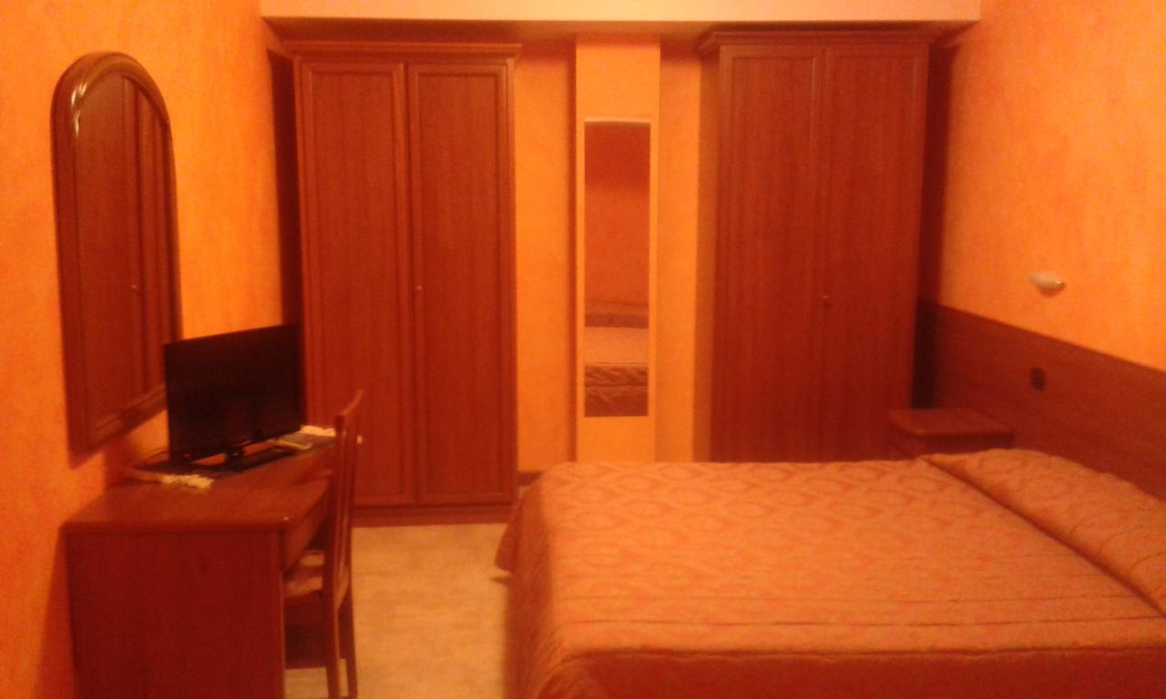 Hotel Cristallo Черрето-Лаги Номер фото