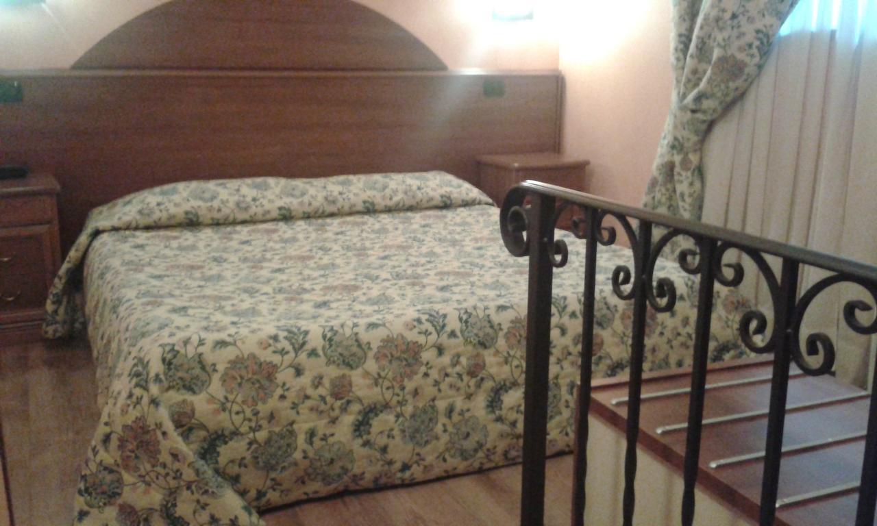 Hotel Cristallo Черрето-Лаги Номер фото