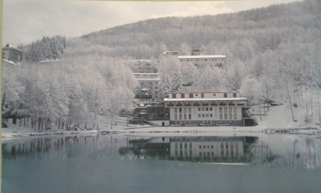 Hotel Cristallo Черрето-Лаги Экстерьер фото