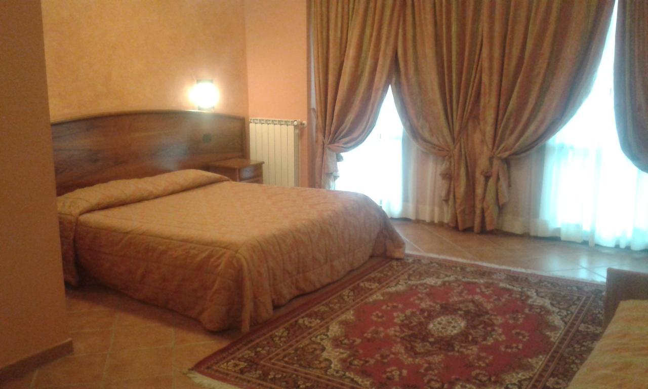 Hotel Cristallo Черрето-Лаги Номер фото